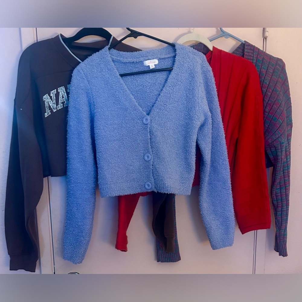 Lot of 4 Women’s Sweaters – Cropped, Size M